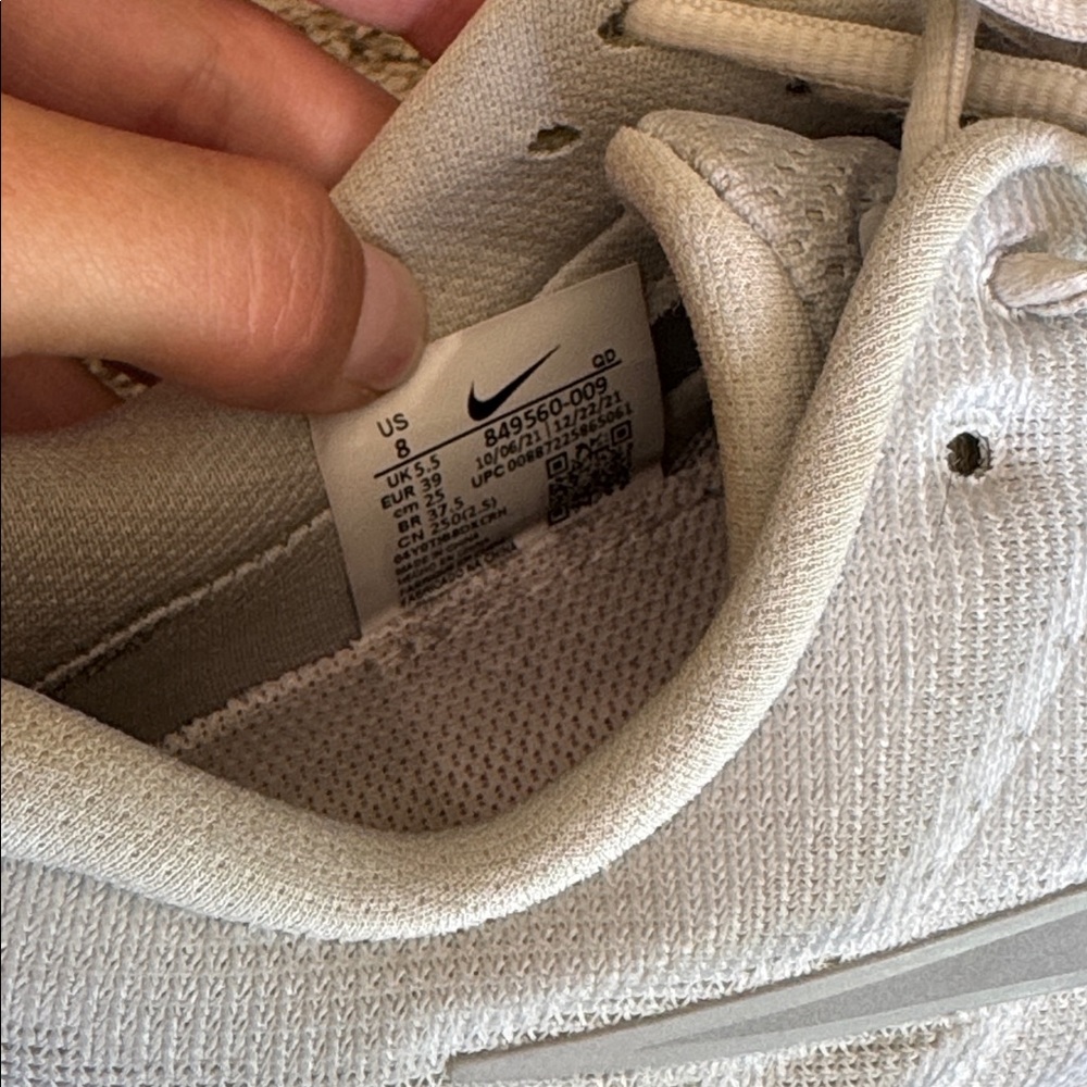 Nike Air Max Women’s 8 2017 Pure Platinum Grey Running Athletic Sneaker‎ Shoes - Picture 8 of 8